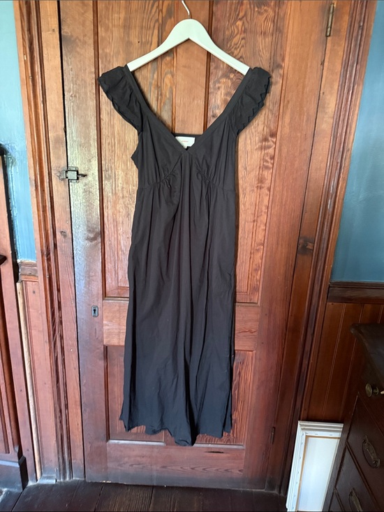 XiRENA Dresses & Skirts - XiRENA Black Maxi Dress with Ruffled Straps
